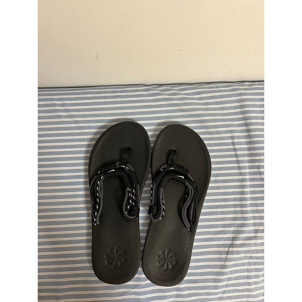 Brand New Nike sandals size 11 M